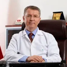 Prof. Dr. Faruk Öztürk — Göz Hastalıkları, Ankara. Portre fotoğrafı.