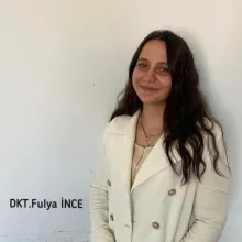 Uzm. Dkt. Fulya Türk — Dil ve Konuşma Terapisi, Bursa. Portre fotoğrafı.