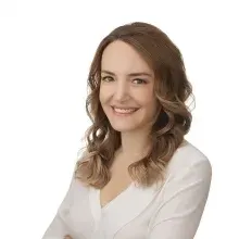 Uzm. Dr. Gökçe Dağlıöz Karabay — Psikiyatri, İzmir. Portre fotoğrafı.