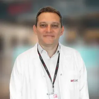Prof. Dr. Süleyman Özkan — Kalp Ve Damar Cerrahisi, Küçükçekmece, İstanbul. Portre fotoğrafı.