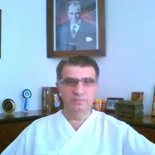 Dt. Kemal Terzioğlu — Diş Hekimi, Bandırma, Balıkesir. Portre fotoğrafı.