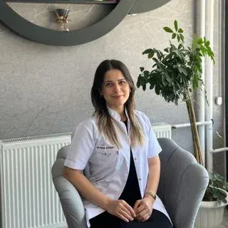 Dt. Ayşe Döner — Diş Hekimi, Şahinbey, Gaziantep. Portre fotoğrafı.
