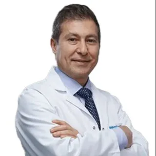 Op. Dr. İsmail Hakkı Özeren — Göz Hastalıkları, Kartal, İstanbul. Portre fotoğrafı.