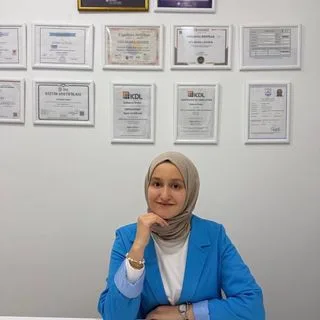 Ody. Gülberra Önder — Odyoloji (dil, konuşma ve ses bozuklukları), Çanakkale. Portre fotoğrafı.