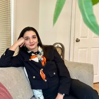 Kl. Psk. Ülfet Özer — Psikoloji, İstanbul. Portre fotoğrafı.