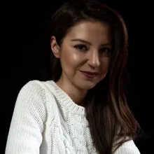Uzm. Psk. Elif Özlük — Psikoloji. Portre fotoğrafı.