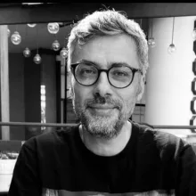 Uzm. Dr. Barış Yiğit — Psikiyatri, Aydın. Portre fotoğrafı.