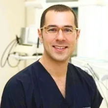 Dr. Dt. Onur Serger — İstanbul. Portre fotoğrafı.