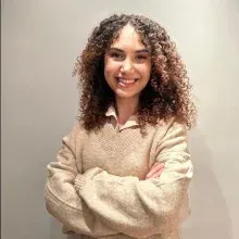 Kl. Psk. Pelin Sezgin — Psikoloji, Çanakkale. Portre fotoğrafı.