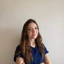 Fzt. Ayşe Demirtaş Çay — Fizyoterapi Ve Rehabilitasyon. Portre fotoğrafı.