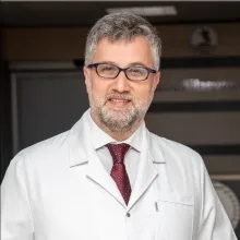 Prof. Dr. Ersoy Kocabıçak — Beyin Ve Sinir Cerrahisi, İstanbul. Portre fotoğrafı.