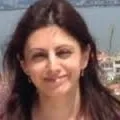 Dr. Songül Derin — Çocuk ve Ergen Psikiyatrisi, İstanbul. Portre fotoğrafı.