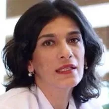 Prof. Dr. Derya Eroğlu — Kadın Hastalıkları Ve Doğum, İstanbul. Portre fotoğrafı.