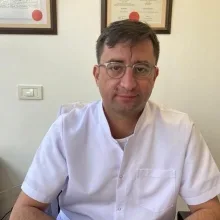 Doç. Dr. H. Bahadır Saatlı — Kadın Hastalıkları Ve Doğum, İzmir. Portre fotoğrafı.