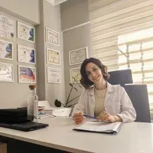 Fzt. Emine Tutuk — Fizyoterapi Ve Rehabilitasyon, İstanbul. Portre fotoğrafı.