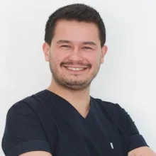 Dr. Dt. Akın Pişiren — Eskişehir. Portre fotoğrafı.