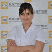 Dt. Emine Duruer — Diş Hekimi, Eskişehir. Portre fotoğrafı.