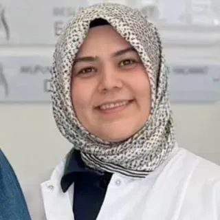 Dt. Süheyla Demir — Diş Hekimi. Portre fotoğrafı.