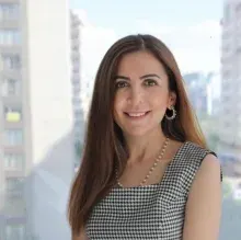 Doç. Dr. Ebru Karagün — Dermatoloji, Ankara. Portre fotoğrafı.