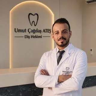 Dt. Umut Çağdaş Ateş — Diş Hekimi, Dörtyol, Hatay. Portre fotoğrafı.