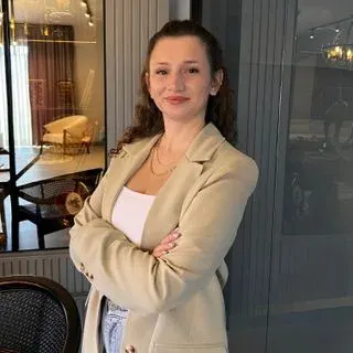 Psk. Melis Canlı. Portre fotoğrafı.