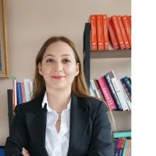 Psk. Özge Sevinç — Psikoloji, Ankara. Portre fotoğrafı.