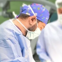 Prof. Dr. Erdinç Özek — Beyin Ve Sinir Cerrahisi, Bakırköy, İstanbul. Portre fotoğrafı.