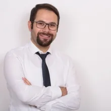 Dr. Dt. Halis Erdinç Kayabaşı — Denizli. Portre fotoğrafı.
