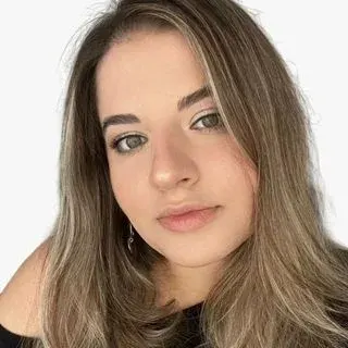 Uzm. Psk. Dan. Aleyna Lara Tutkal — Kocaeli. Portre fotoğrafı.