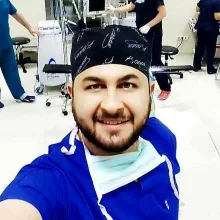 Op. Dr. Yasin Öztürk — Plastik Rekonstrüktif Ve Estetik Cerrahi, Ankara. Portre fotoğrafı.